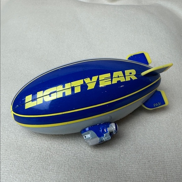 Disney Pixar Cars Piston Cup Official Car, Pace Car Die cast and LIGHTYEAR Blimp - Picture 9 of 11